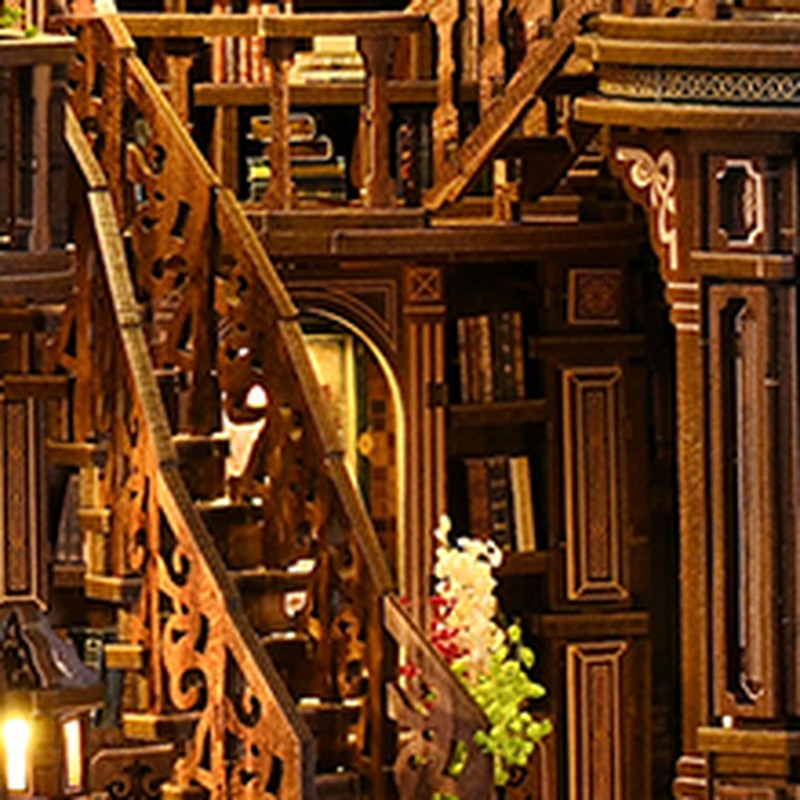 Dreamy Book Hall detail: sierlijke houten trap