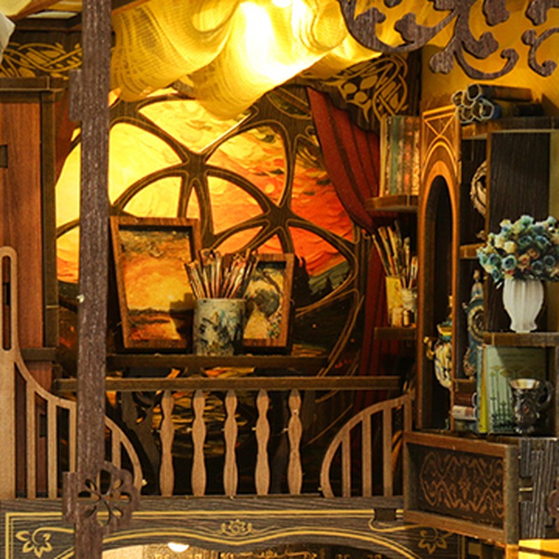 A World Within The Frame detail: balkon voor het boograam
